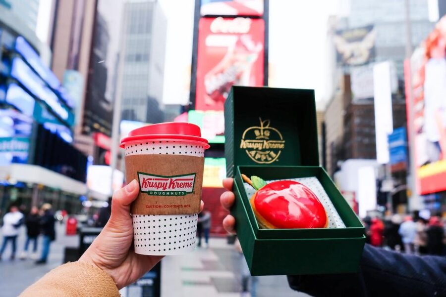 NYC: Midtown Holiday Donut and Hot Chocolate Adventure - Bryant Park Holiday Market: hot chocolate and the guided break
