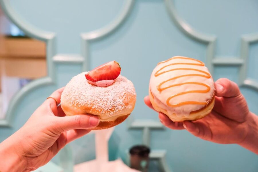 NYC: Midtown Holiday Donut and Hot Chocolate Adventure - How to plan your winter shoes-and-coat setup