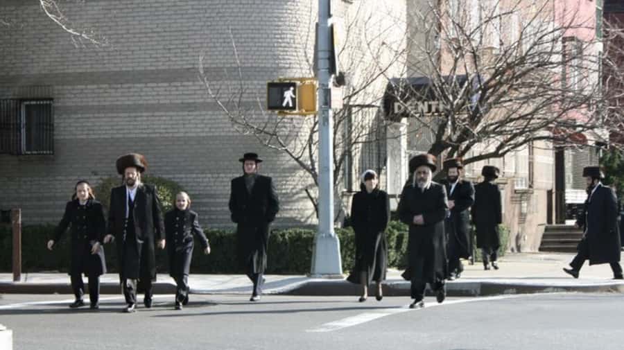 NYC: New York City Contrasts Tour through Harlem, The Bronx, Queens and Brooklyn - Brooklyn: Williamsburg Jewish quarter, bakeries, and the DUMBO photo finish