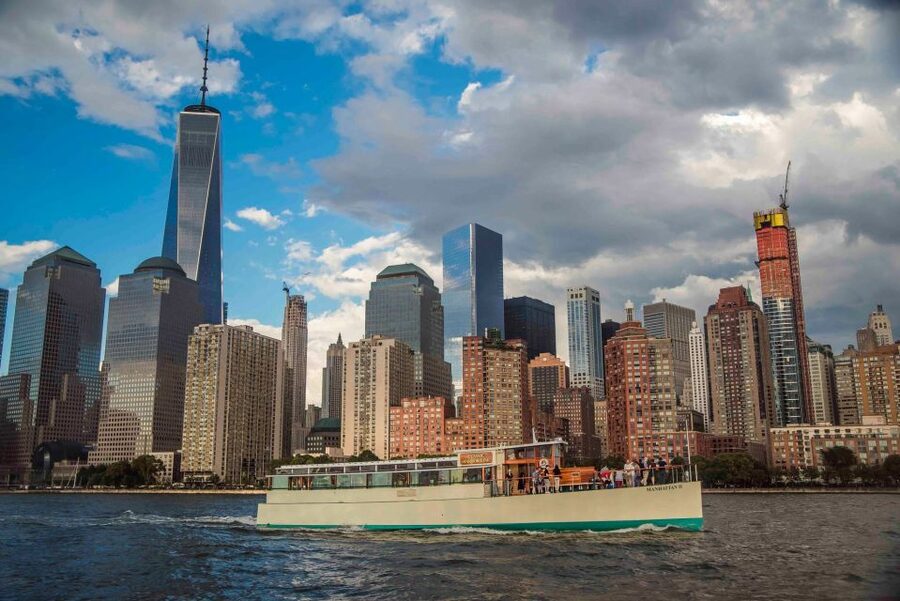 NYC: Night Holiday Lights and Cocoa Cruise - Price and Value: What $110 Buys You in NYC at Night