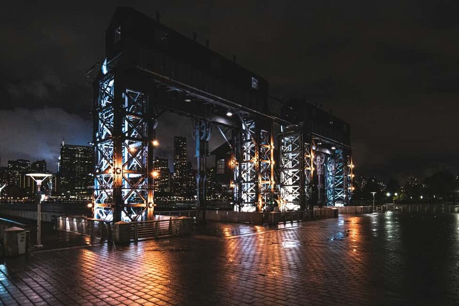 NYC: Night Tour and Viewpoints of New York - Night viewpoints start at Times Square Hotel, then the East River takes over