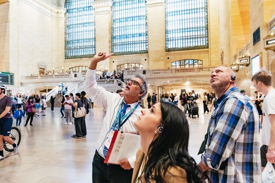 NYC: Official Grand Central Terminal Guided Tour - Grand Central Market Finish: Seafood, Cheese, and a Practical Way to Land the Tour