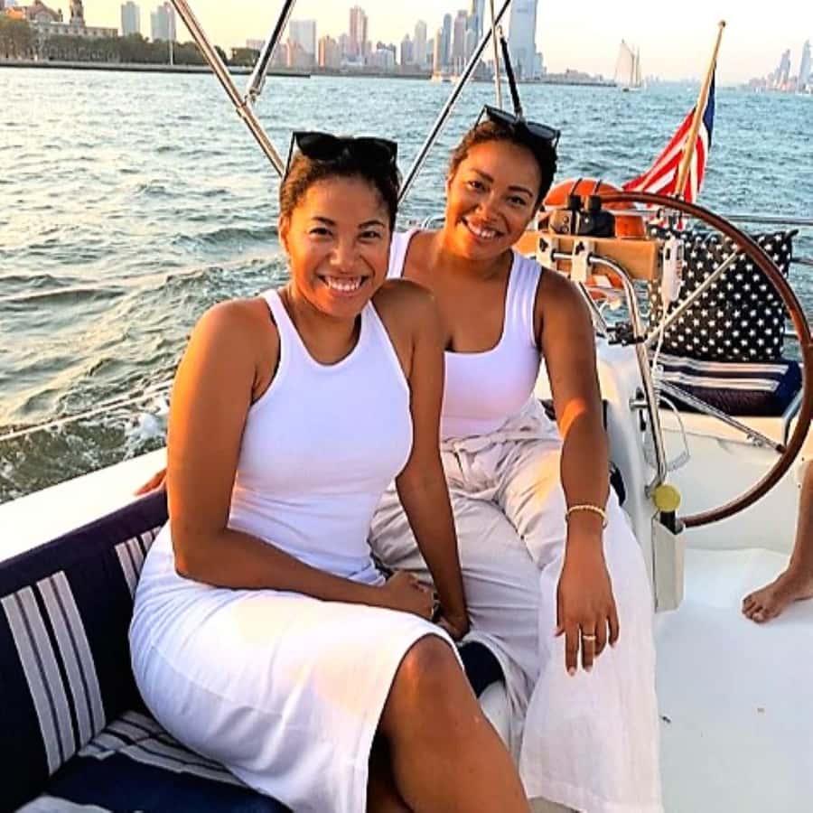 NYC: Private Champagne Sail to the Statue of Liberty - Choosing menus and celebrations: what the yacht can tailor