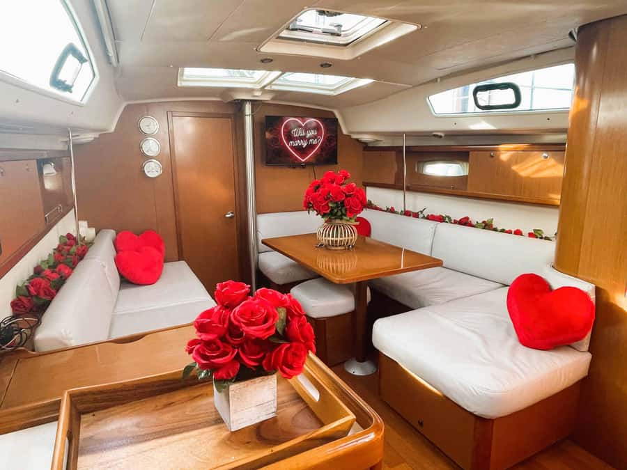 NYC: Private Champagne Sail to the Statue of Liberty - Price and value: $850 for a private yacht is not just about luxury