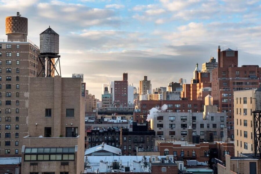 NYC: Private Contrast Tour of New York - Your choice at the end: Brooklyn Bridge walk or Mulberry St Chinatown