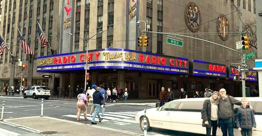 NYC: Private Home Alone 2 Stretch Limousine Tour with Pizza - Key takeaways before you book