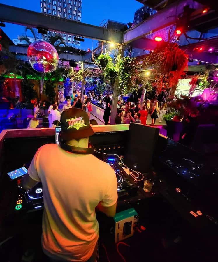 NYC Pub Crawl and Rooftop Clubbing Experience - Bowery to Lower Manhattan: the 3.5-hour route you can actually finish