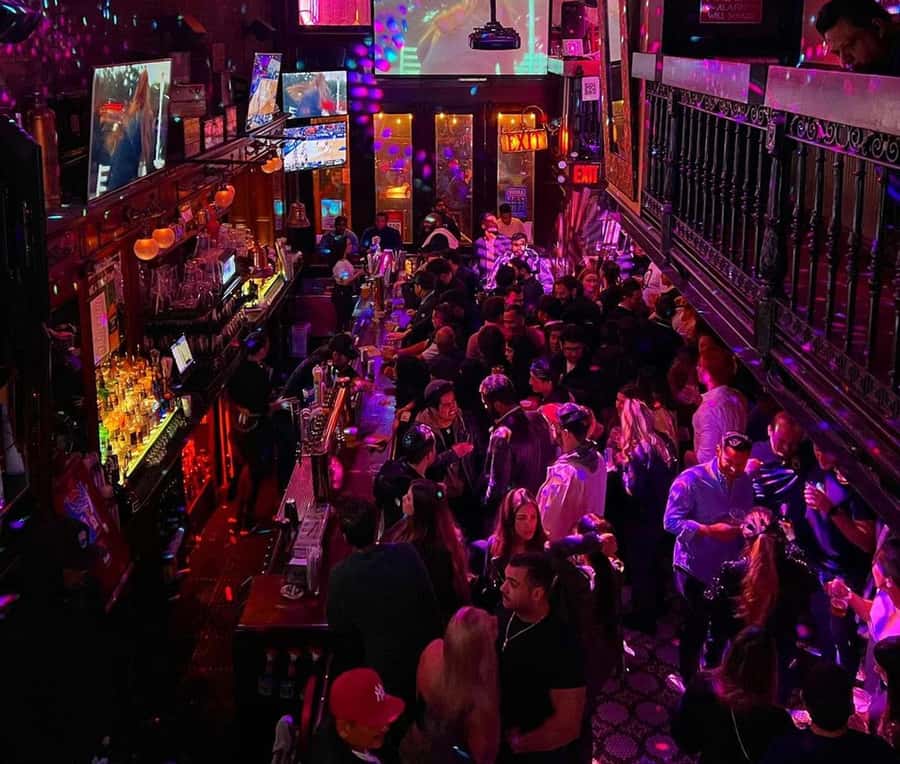 NYC Pub Crawl Experience - Stop by Stop: Games, Live Music, DJs, and Dancing