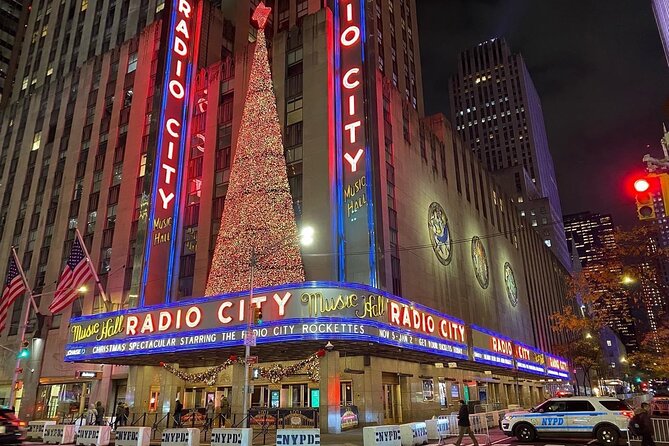 NYC Rockefeller Center Christmas Lights Horse Carriage Ride - Midtown Christmas Lights: Plaza Hotel, 5th Avenue, and Iconic Facades
