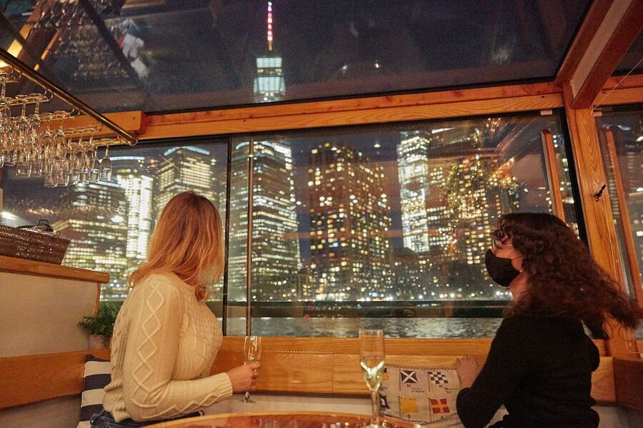NYC: Romantic Valentine's Day Champagne Cruise - Iconic Views Around New York Harbor (What You’ll Likely See)
