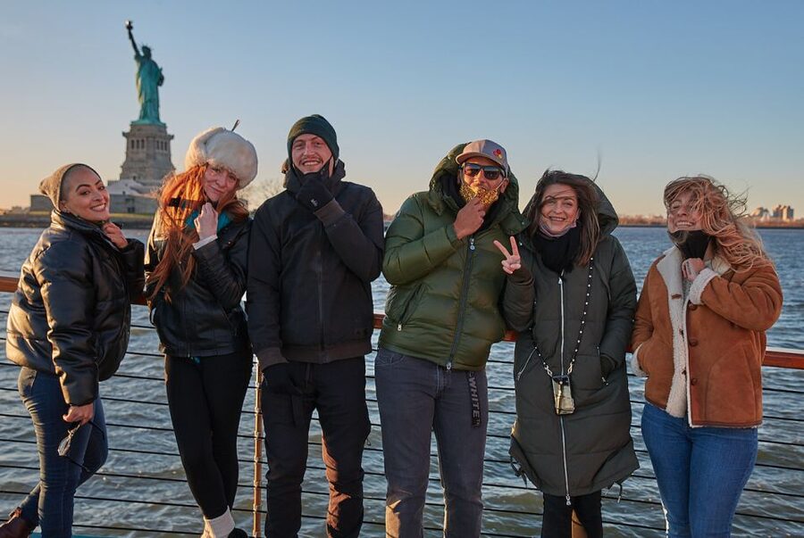 NYC: Romantic Valentine's Day Champagne Cruise - The 1.5-Hour Flow from Chelsea Piers (and Why Timing Works)