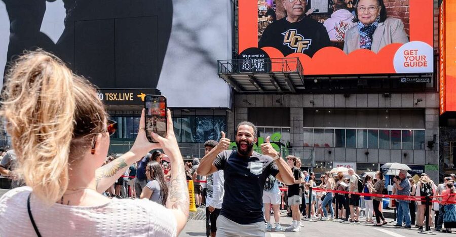 NYC: See Yourself on a Times Square Billboard for 24 Hours - Price and Value: Is $150 Worth One 15-Second Moment?