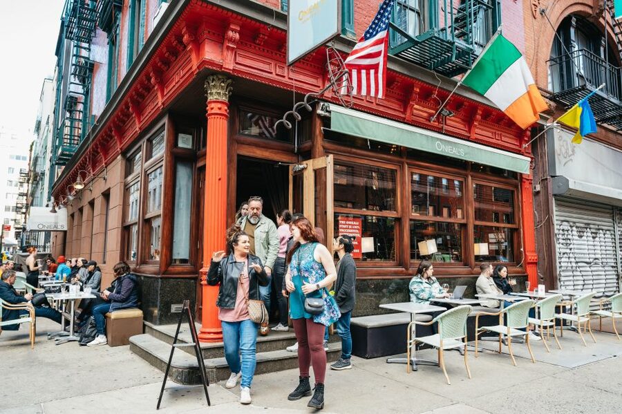 NYC: Sex and the City Hotspots Bus Tour (On Location Tours) - Your Ride and Timing: How a 3-Hour Route Keeps the Day Easy