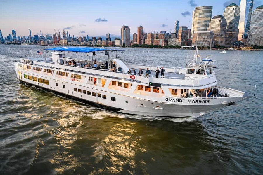 NYC: Sightseeing Harbor Cruise on the Grande Mariner - The Grand Mariner: big-ship comfort and the best viewing layout