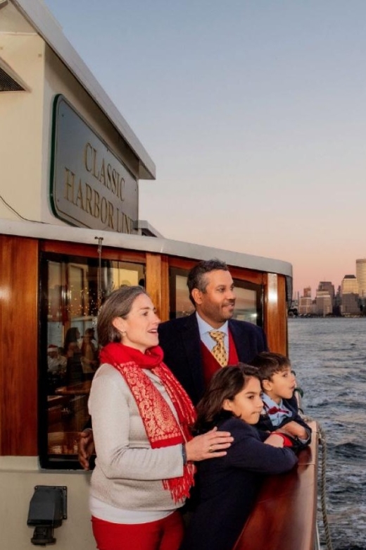 NYC: Sightseeing Holiday Cruise with Drink - The included drink, plus festive cookies that set the tone