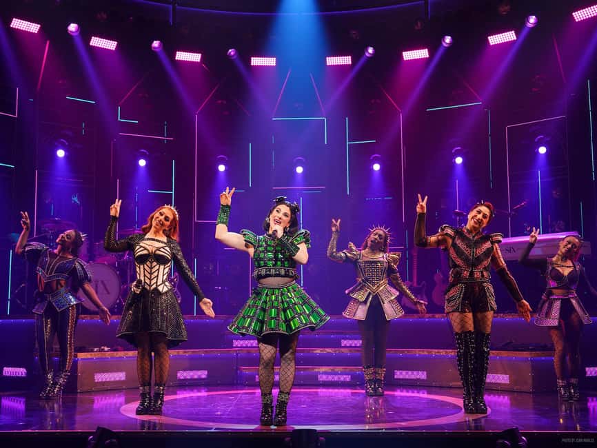 NYC: SIX the Musical on Broadway - What you’ll see in the show’s 80 minutes (no intermission)