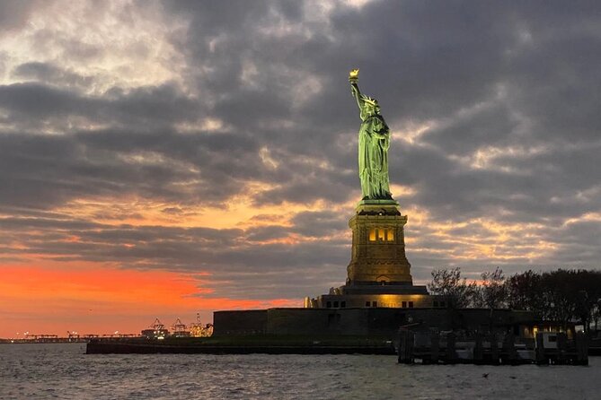 NYC Skyline lights Happy Hour and Cash Bar - Happy hour on a cash bar: fun, but plan your spending