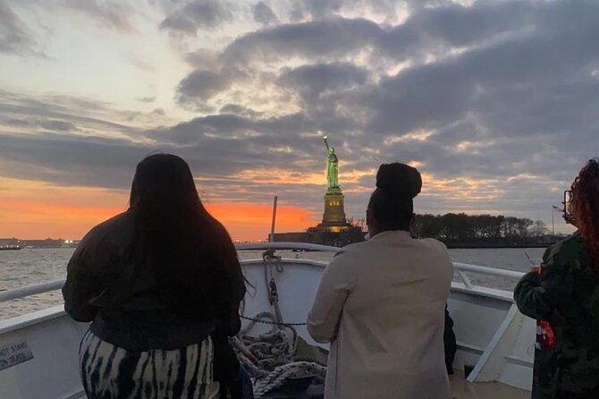 NYC Skyline lights Happy Hour and Cash Bar - Onboard layout: indoor warmth, outdoor photos, and window reality