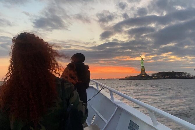 NYC Skyline lights Happy Hour and Cash Bar - What the cruise feels like in real life (group size and the vibe)