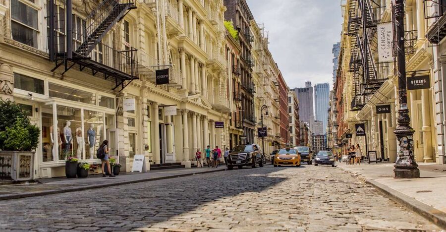 NYC: SoHo, Little Italy, and Chinatown Guided Tour - Brooklyn Bridge sightseeing: the skyline payoff