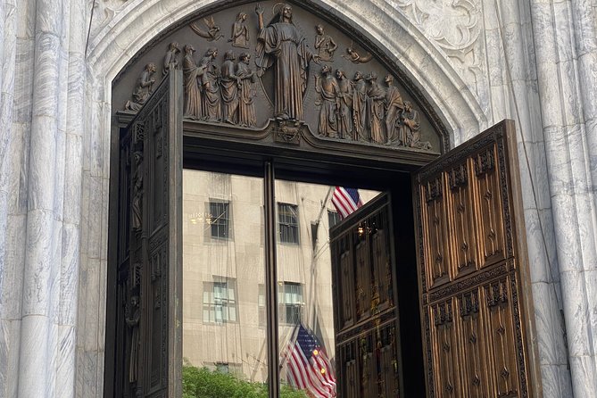 NYC: St. Patrick's Cathedral Official Self-Guided Audio Tour - Sound and crowds: the real-world stuff that changes your experience