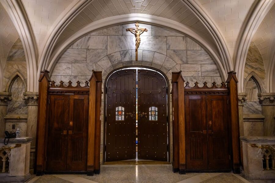 NYC: St. Patrick's Cathedral Tour - Entering the Sanctuary: Lady Chapel, Twin Spires, and the Bronze Doors