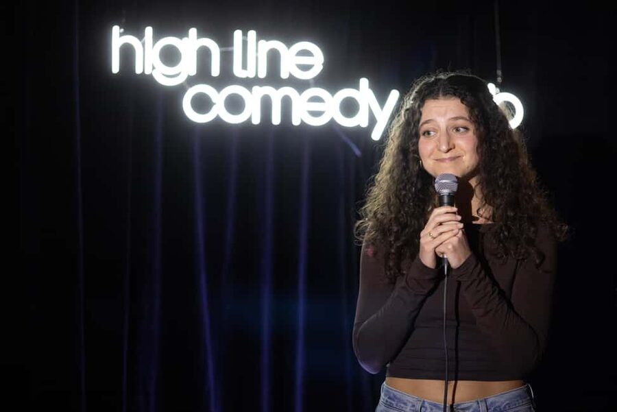 NYC: Stand Up Comedy with Free Round of Mini-Golf - Should you book High Line Comedy Club?
