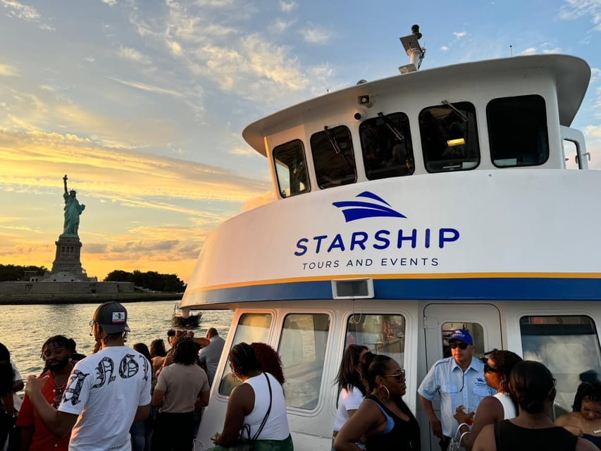 NYC: Starship Landmark 90 Minute Sightseeing Cruise - The real photo win: Statue of Liberty time with a free digital photographer
