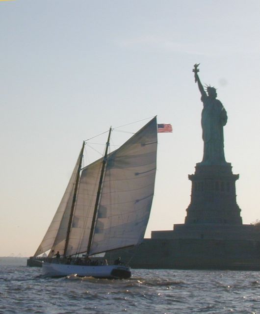 NYC: Statue of Liberty Day Sail on the Schooner Adirondack - The crew: the difference between a ride and an experience