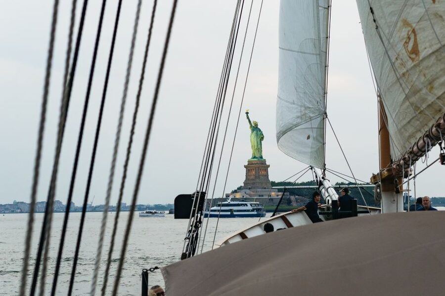 NYC: Sunset Jazz Sail aboard the 'Clipper City' - Drinks and the included wine: how to make it painless