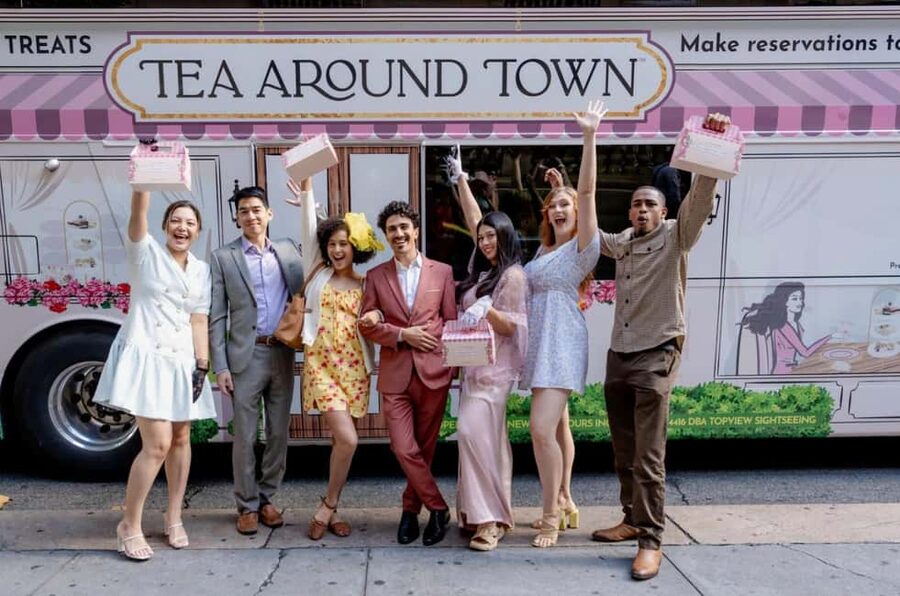 NYC: Tea Around Town Bus Tour with Live Entertainment - Live entertainment on a city tour: How it changes the experience