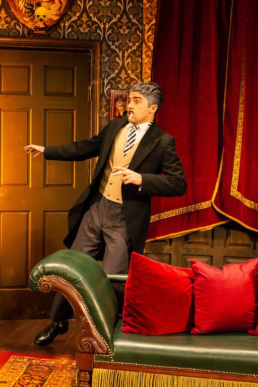 NYC: The Play That Goes Wrong Ticket at New World Stages - Who should buy tickets for this kind of NYC night