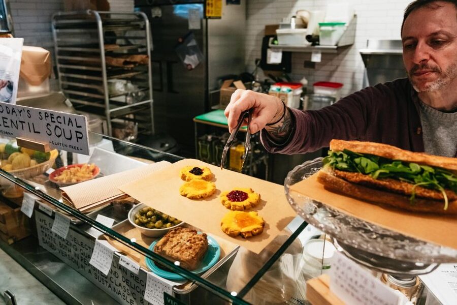 NYC: Traditional Immigrant Foods Guided Walking Tour - The Waterfront Skyline Photo Moment