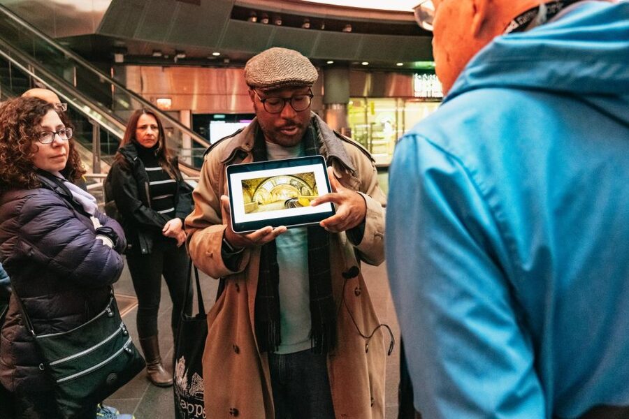 NYC: Underground Subway Guided Tour with Local New Yorker - Entering the Tour at 200 Broadway and Fulton Center