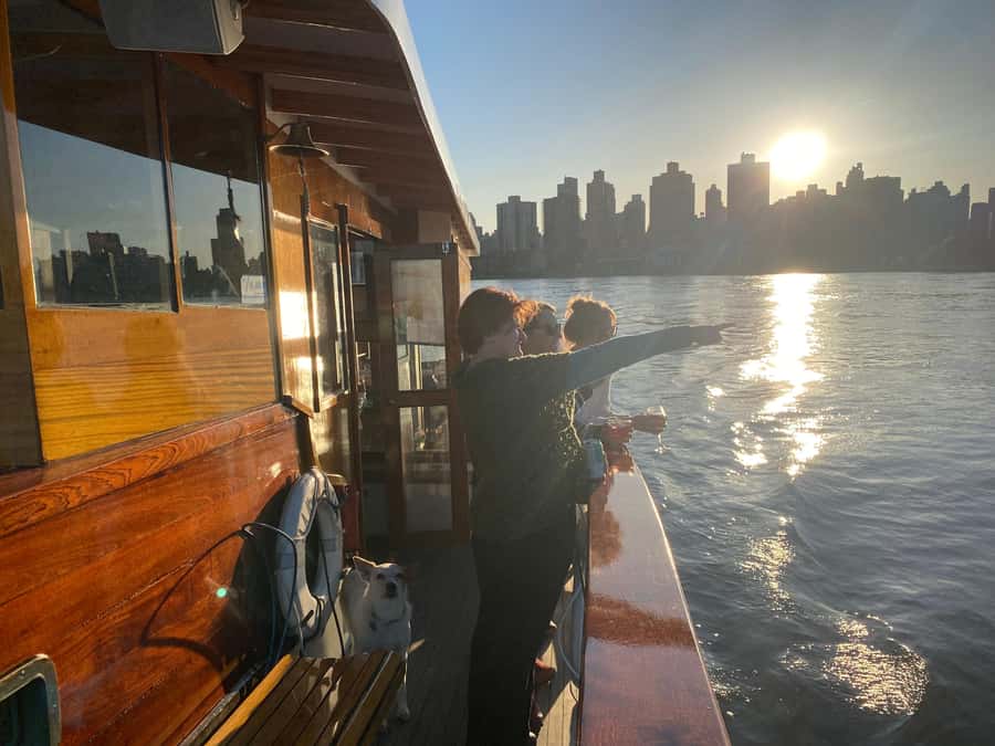 NYC: Urban Wildlife Sunset Tour of the East River - Key things to know before you go