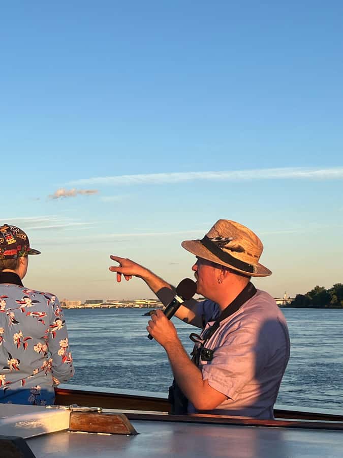NYC: Urban Wildlife Sunset Tour of the East River - Included food and drink: small perk, real morale boost