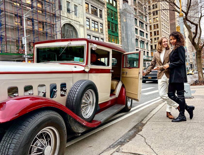 NYC: Vintage Car Midtown Manhattan Tour - Grand Central Terminal and Rockefeller Center: two icons, two different moods