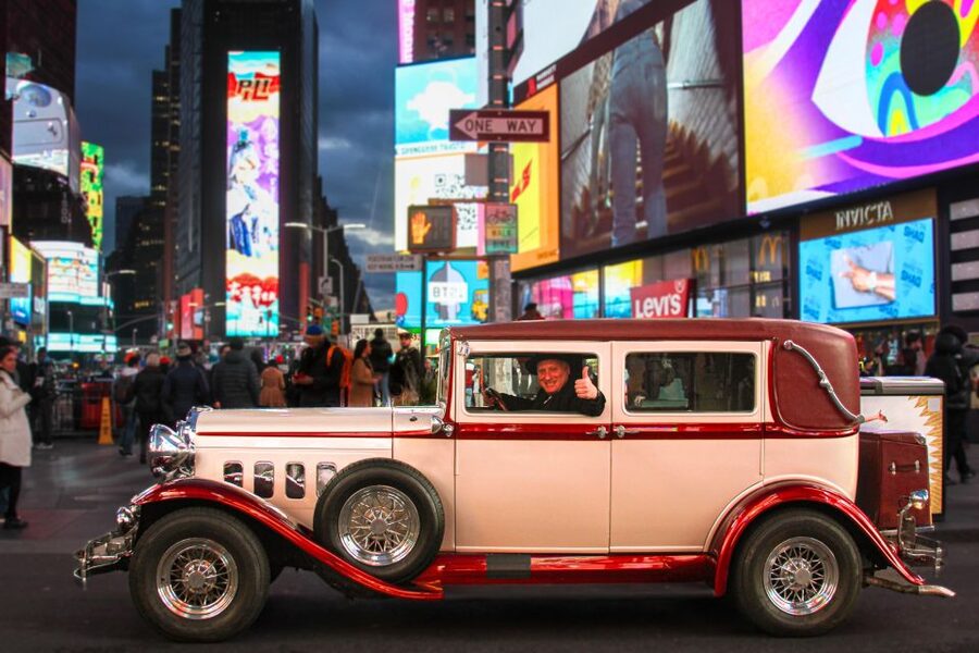NYC: Vintage Car Night Tour - Roaring 20s and Prohibition stories: how “speakeasy” it really feels