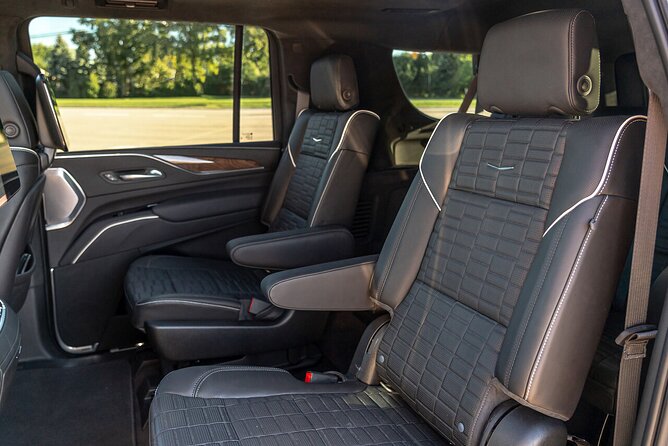 NYC VIP Private Luxury airport arrival ride by Stretch Limousine - Comfort and Cleanliness: What to Expect Inside the Vehicle