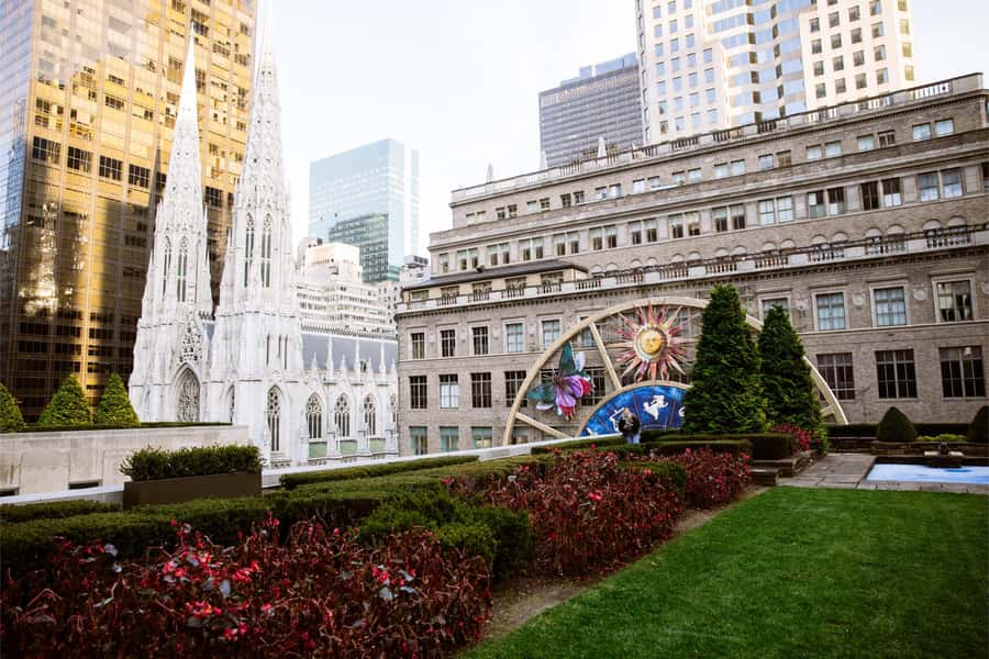 NYC: VIP Rockefeller Center Tour with Observation Deck Entry - The guided Rockefeller Center walk and the secret rooftop garden