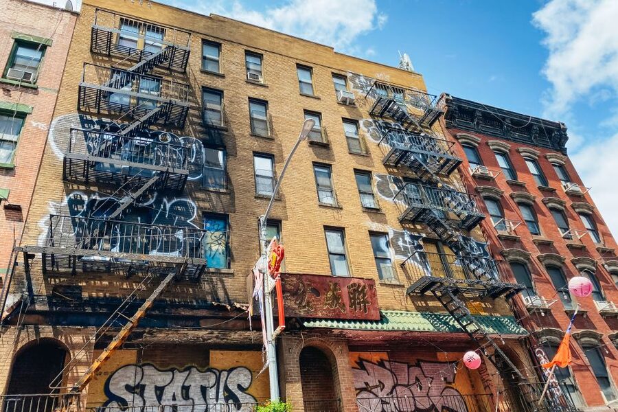 NYC: Walking Tour with Local Guide and 30+ Top NYC Sights - Key highlights that make this tour worth your time