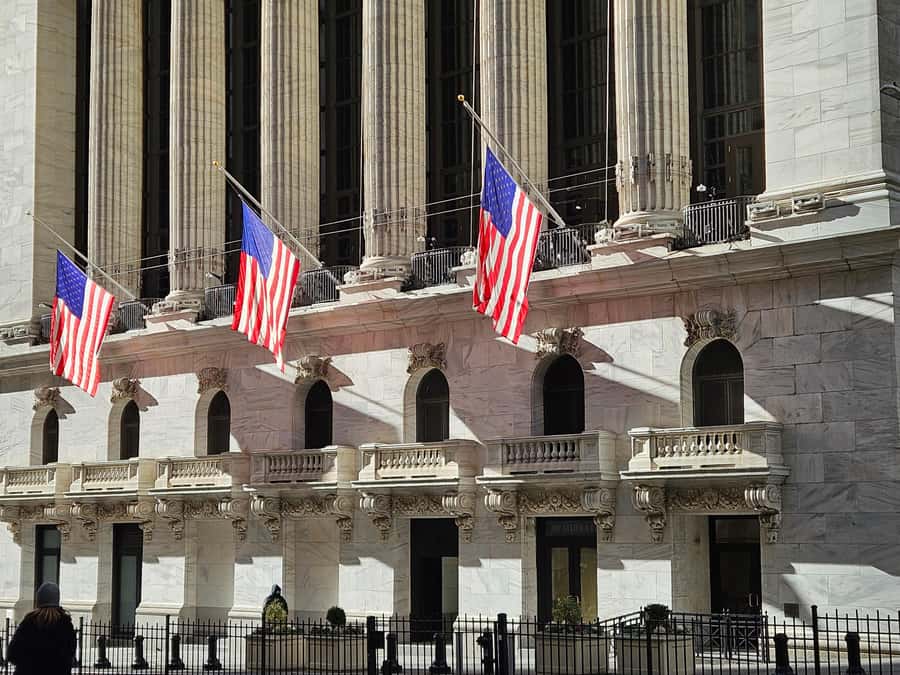 NYC: Wall Street Finance & Power, 9/11 memorial and the Bull - How Long This Tour Really Feels: Two Hours, One Clear Route