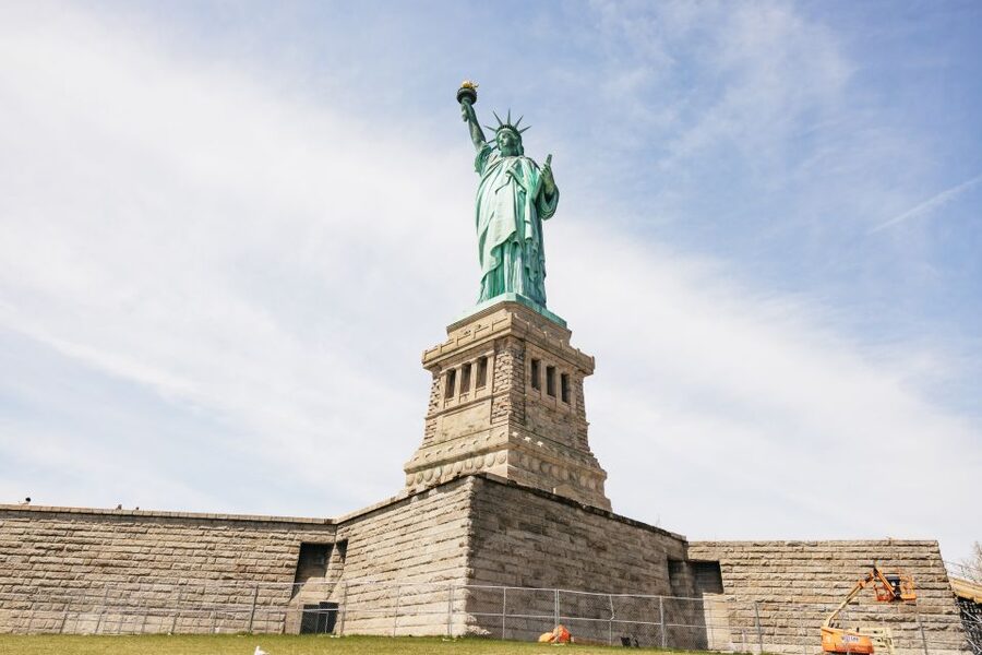 NYC: Wall Street Tour with 9/11 Memorial and Statue Ferry - Battery Park’s Canyon of Heroes: the walk that links downtown to the water