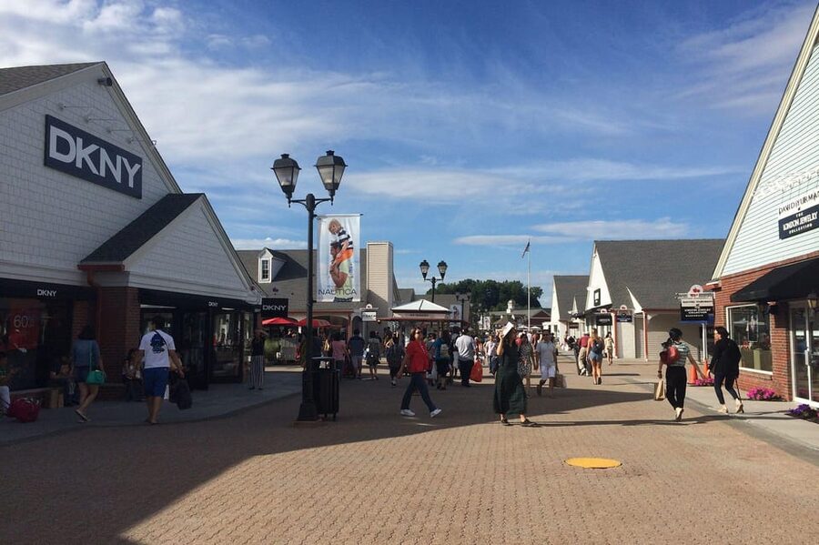 NYC: Woodbury Outlets Private Shopping Tour - Lunch on Your Own Terms
