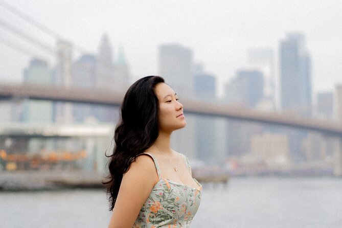 Photoshoot Tour in New York City - Brooklyn Bridge crossing: architecture scale you can’t fake