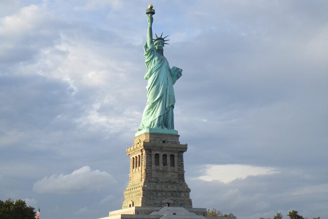 Private Sail New York with Brooklyn Sail (Reserve the entire boat) - Timing tips: day sail vs sunset/night sail