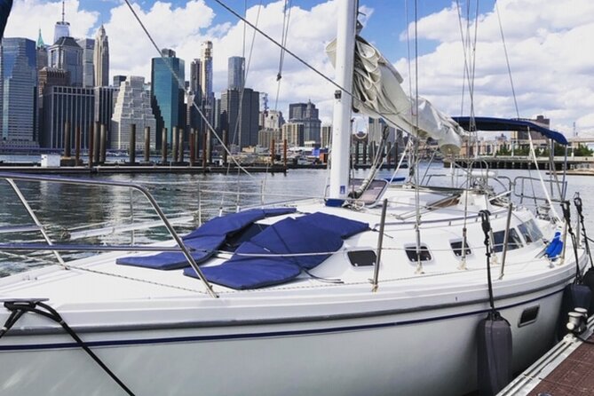 Private Sail New York with Brooklyn Sail (Reserve the entire boat) - The 2.5-hour route: Statue of Liberty to One World Trade Center
