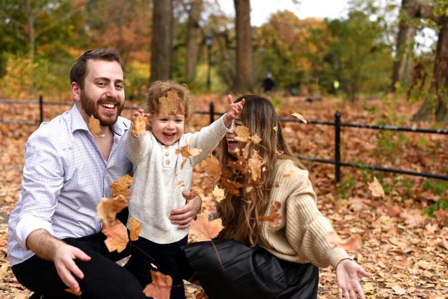 Romantic Photoshoot Experience for Couples in New York - A Photographer Turns Awkward Moments Into Real Connection