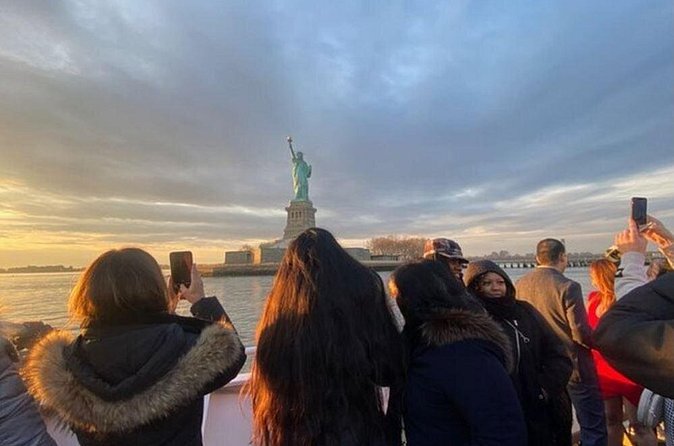 Statue of Liberty 60-Minute Sightseeing Cruise - Flexible Departure - The Statue of Liberty Moment: Close-Up Photos From the Water