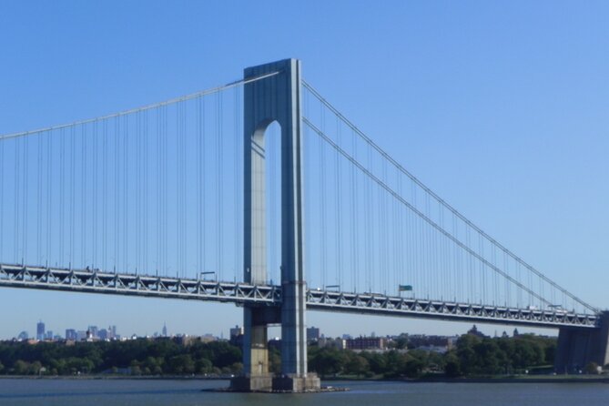 Statue of Liberty and Ellis Island Tour in Spanish - The 9/11 Memorial and Ground Zero walk